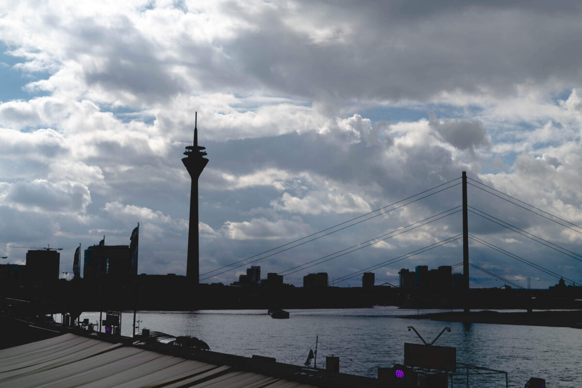 Düsseldorf river bank 
