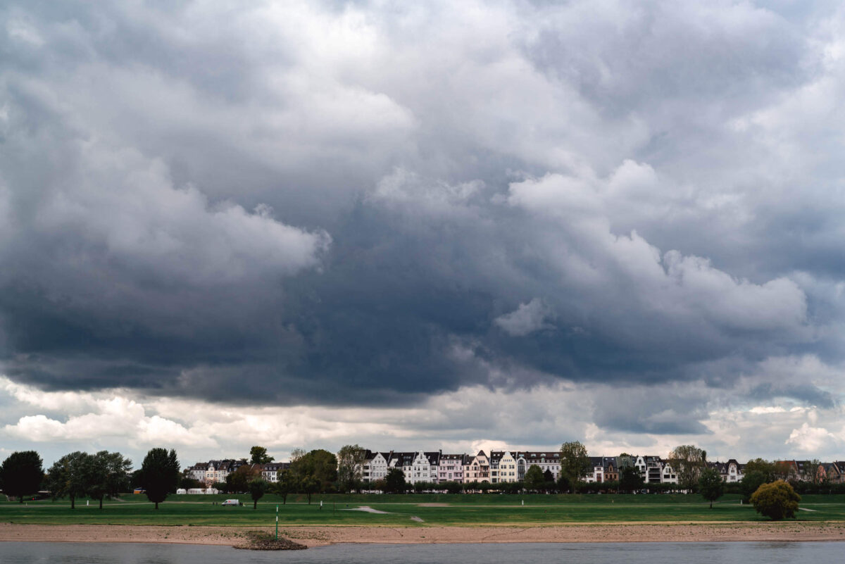 A river bank in Düsseldorf on a cloudy day
