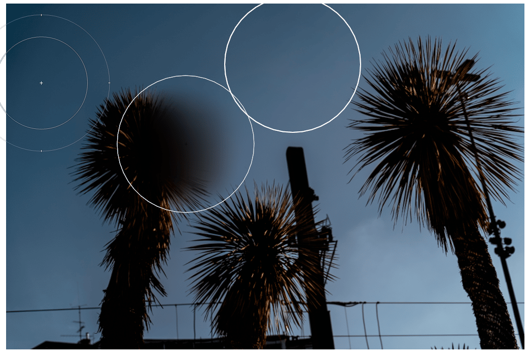 Spot removal tool in lightroom healing mode