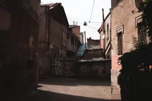 Travel photos of Georgia, Tbilisi. A Georgian yard on a sunny day