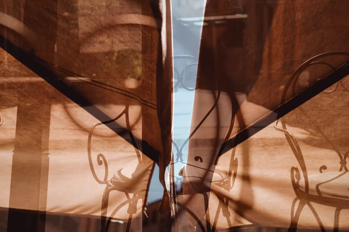 A street photo taken on a single focal length lens by Fedor Vasilev