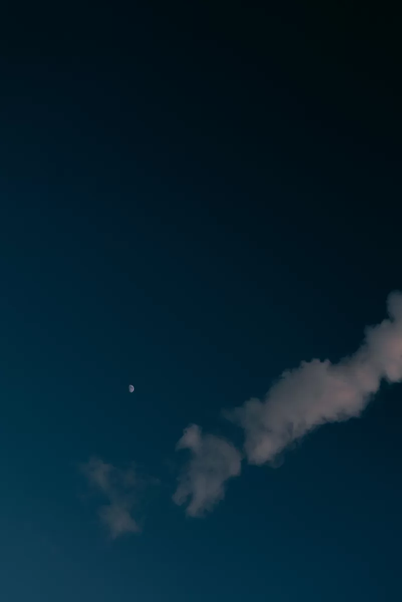 Using single focal length. Prime Lenses. Fedor Vasilev Photographer In Berlin A minimalist photo of the sky with the moon and some smoke