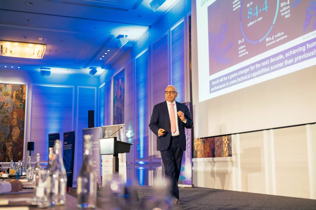 Event photographer in Vienna Fedor Berlin: a speaker walking on a stage