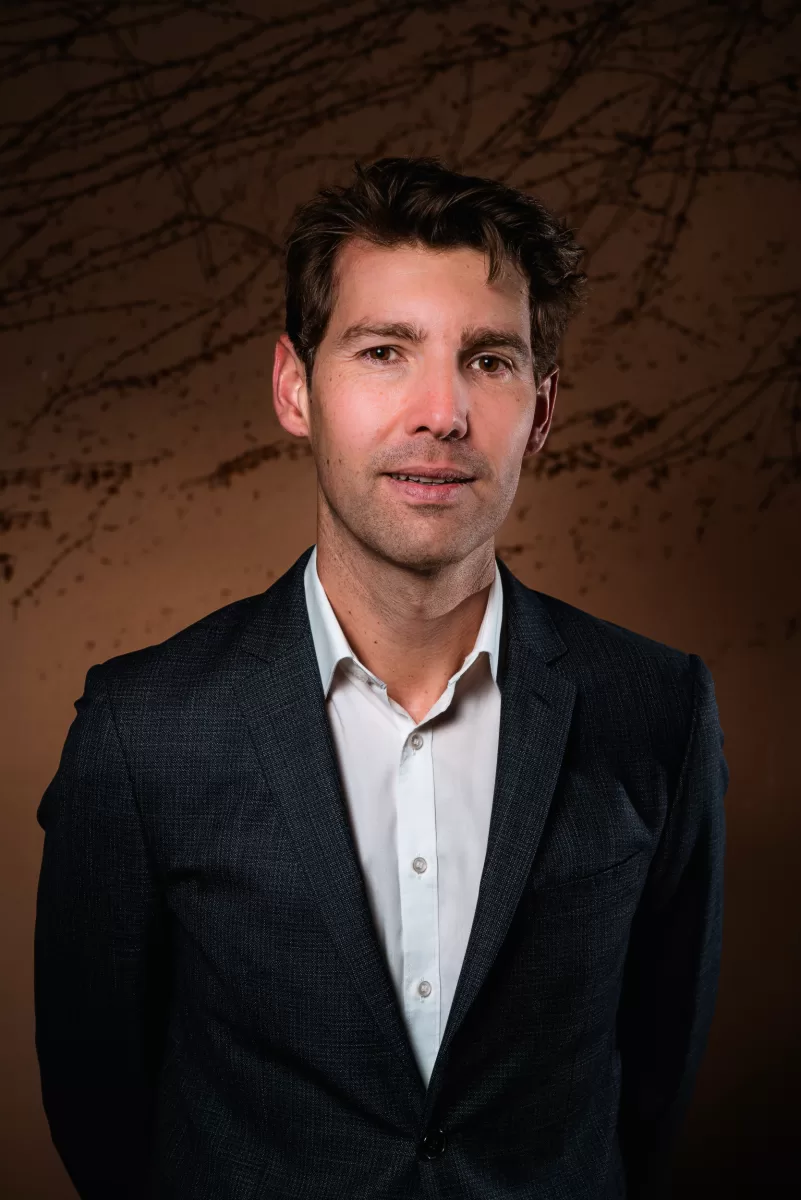 Professional portrait photography in Berlin, a man in a suit standing in front of a 