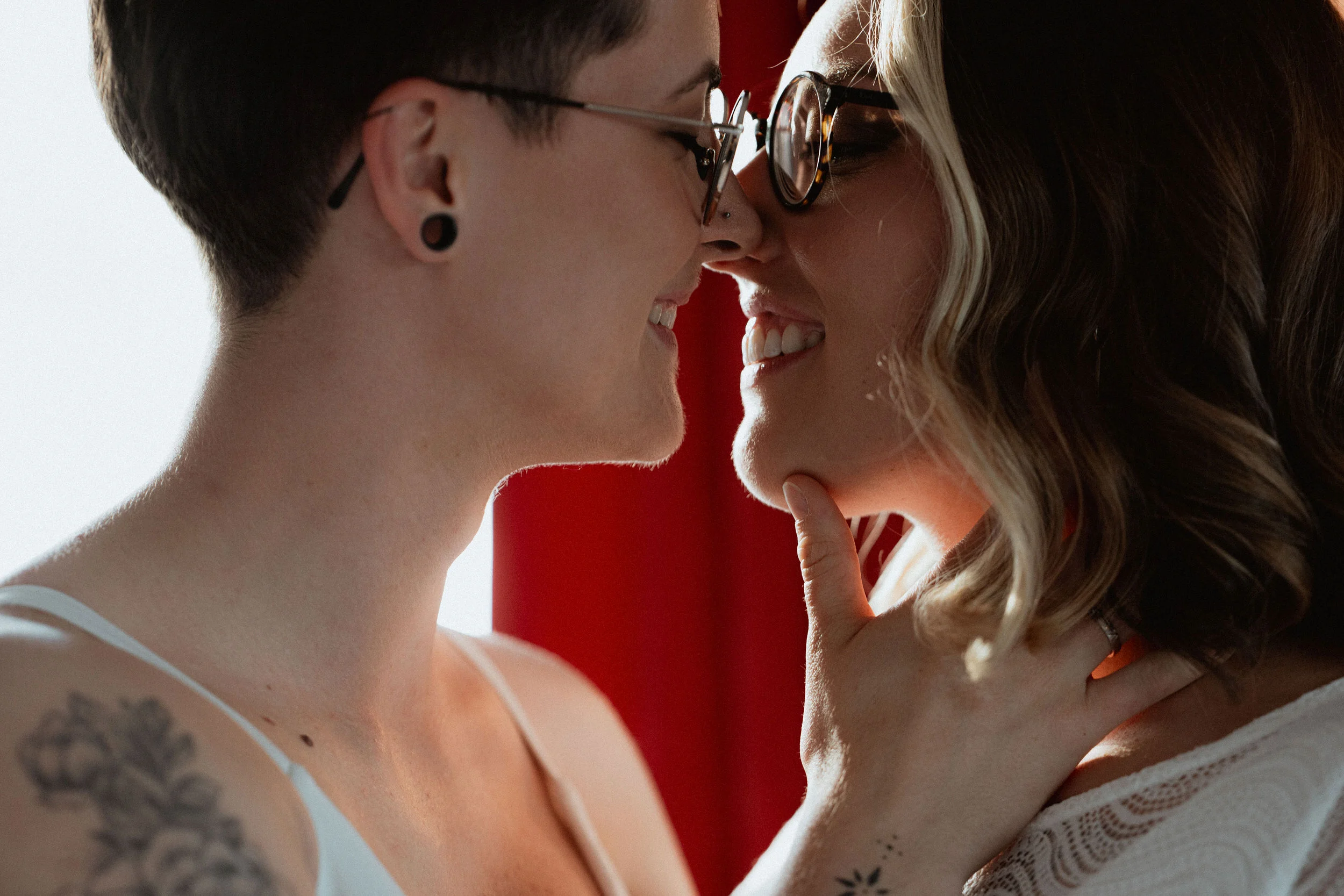 Closeup of a couple kissing on their wedding at venue Fernblick