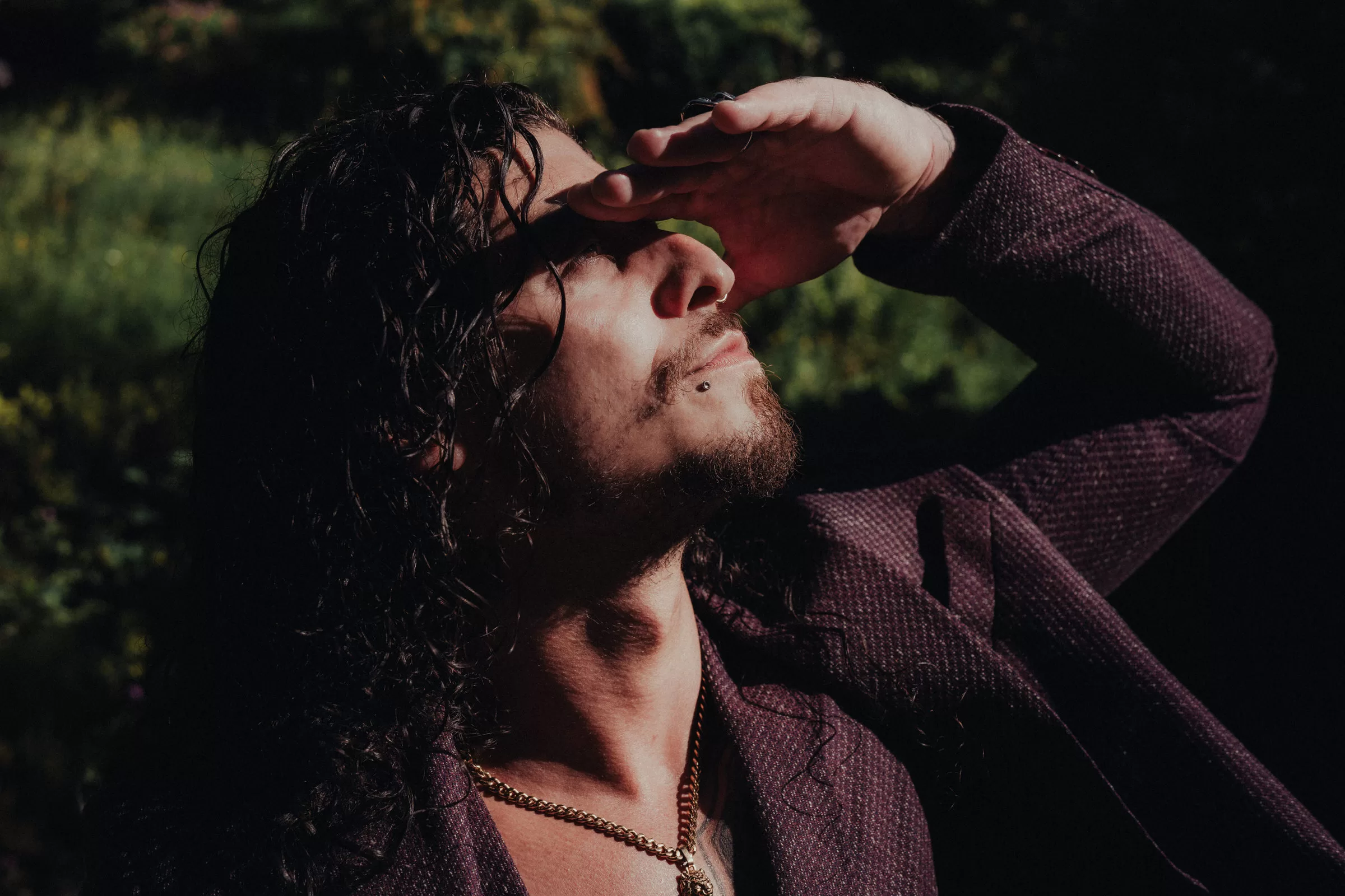 Portrait of a groom under bright sunlight