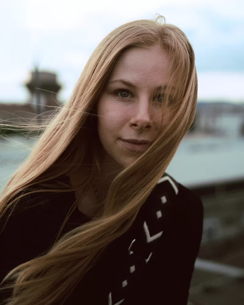 Portrait photo of a young smiling woman in a studio in Berlin