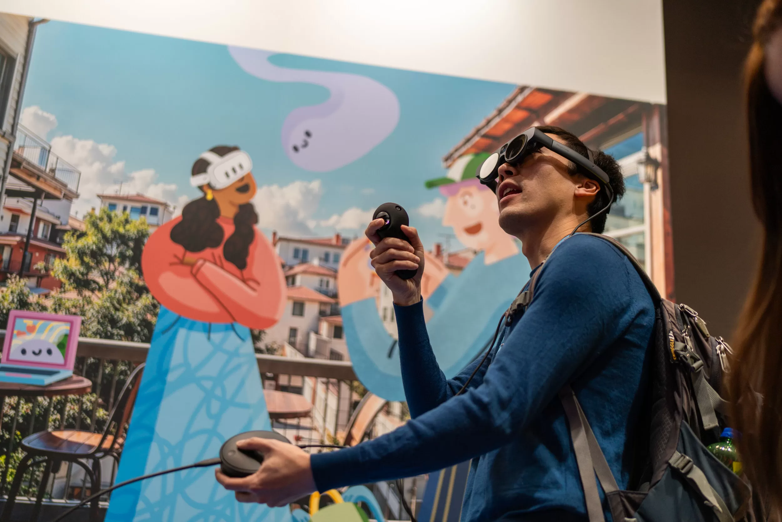 Person trying our a new ar set at a trade fair