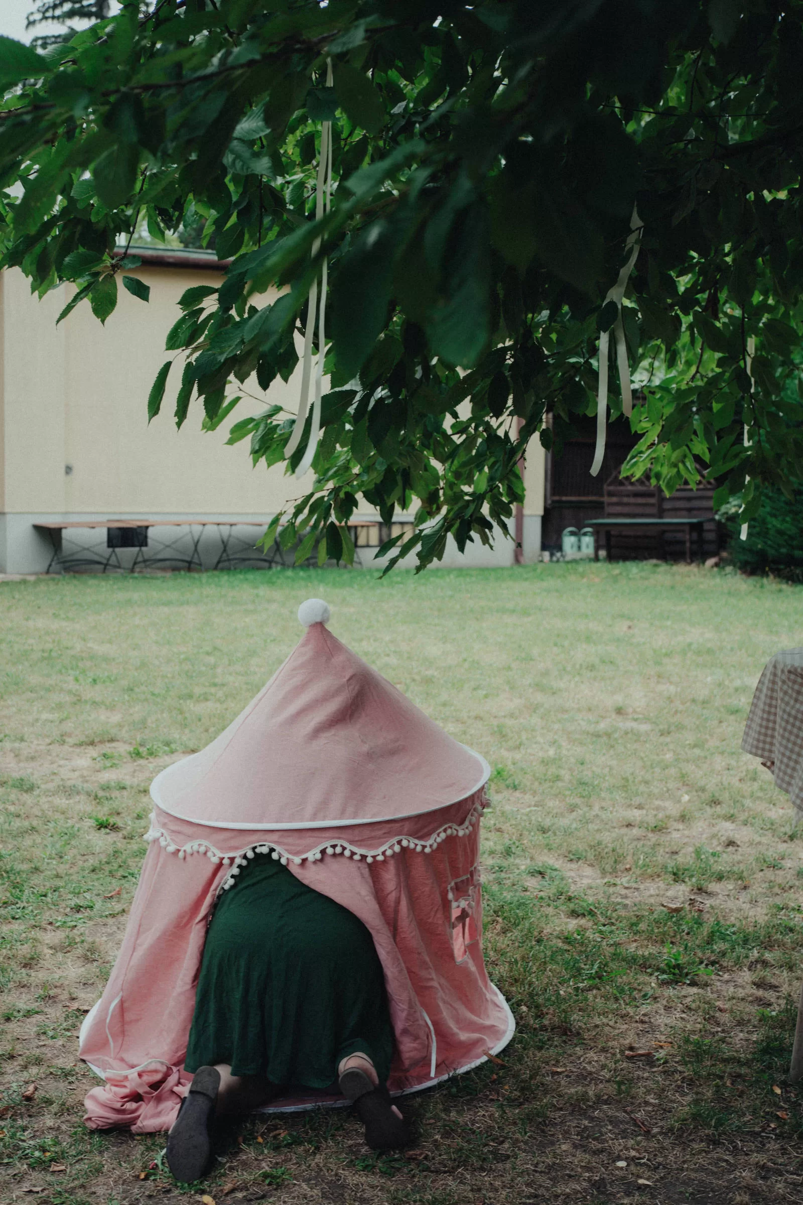 Wedding preparation for a garden wedding in vienna