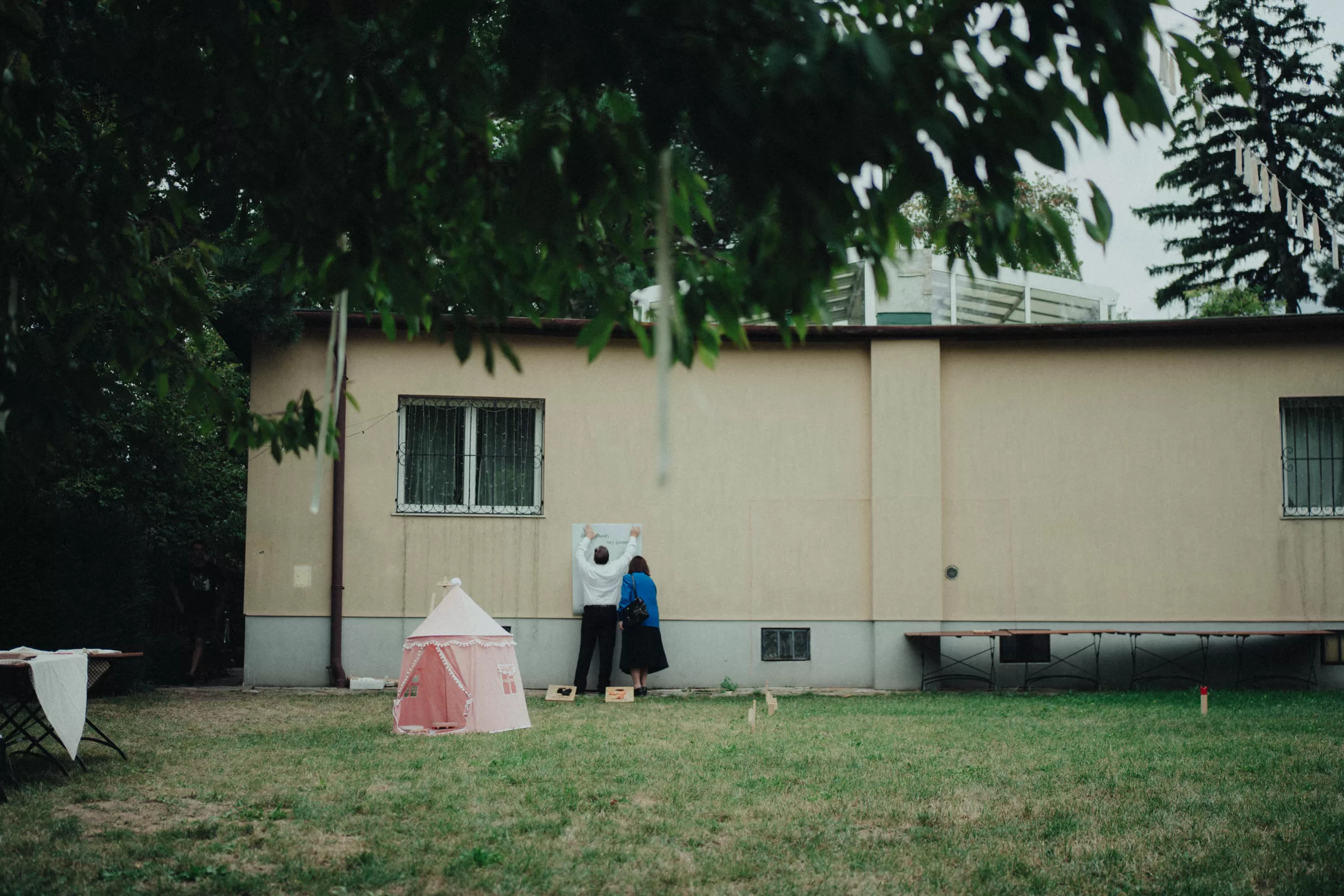 Wedding preparation in a garden in 19th district in Vienna