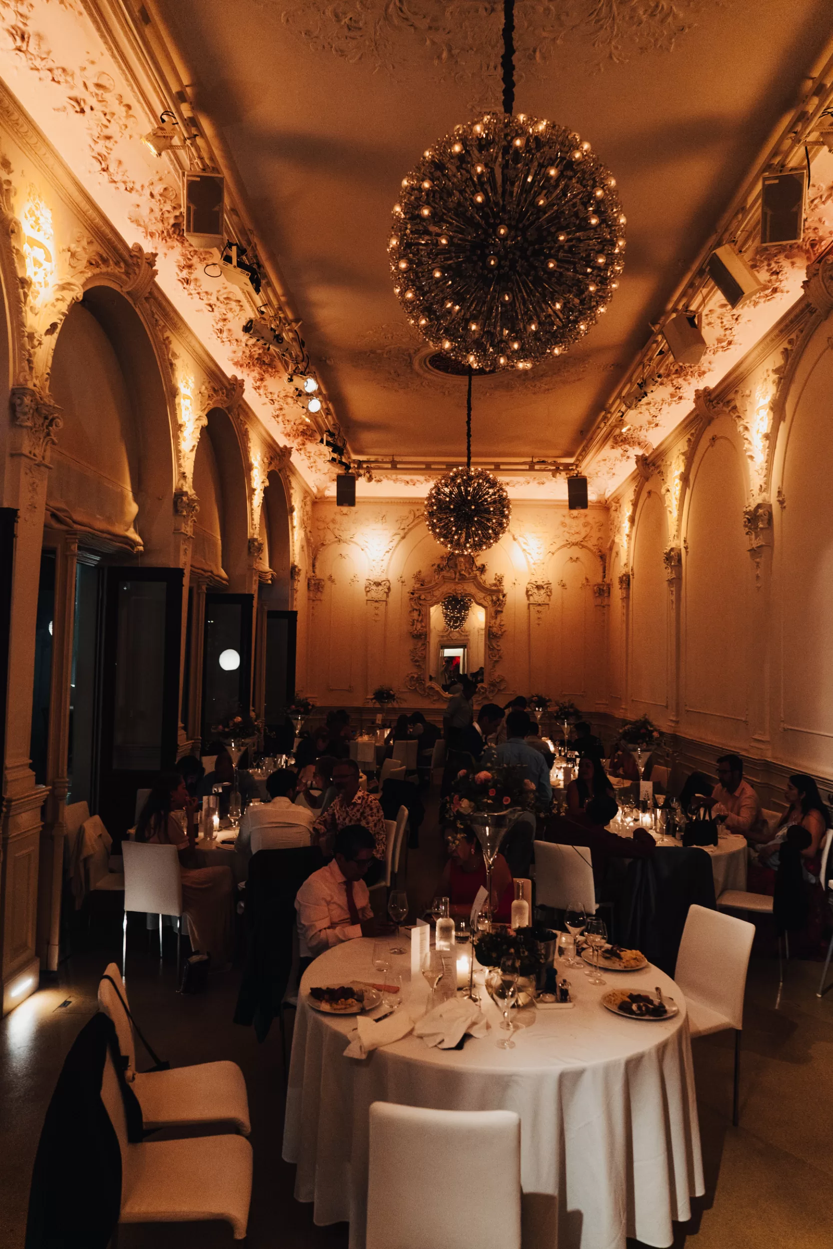 Evening atmosphere at a wedding venue in Vienna, Ballhaus