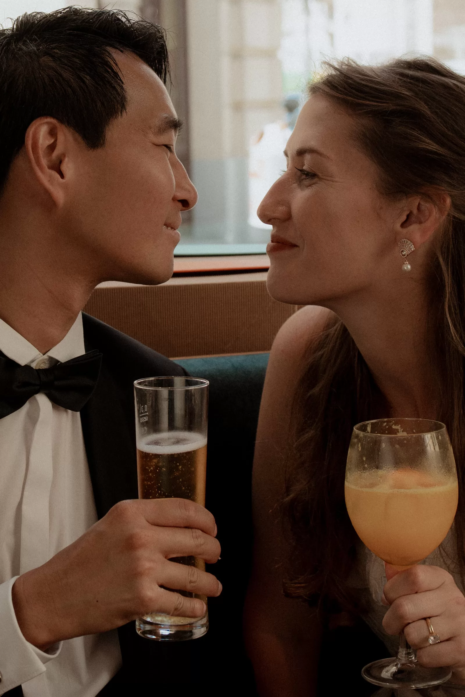 Couple sitting in a Viennese cafe with drinks