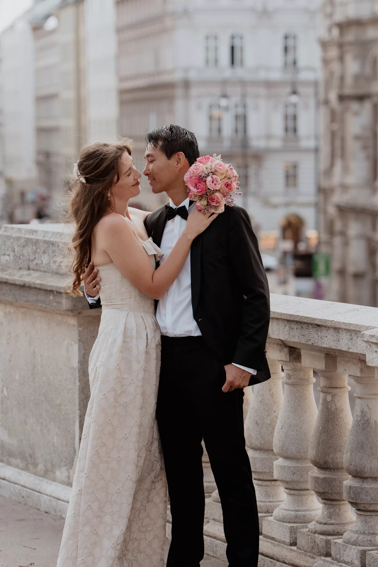 A couple on a terrace in Vienna in front of the opera house by Couple photographer in Vienna Fedor Vasilev