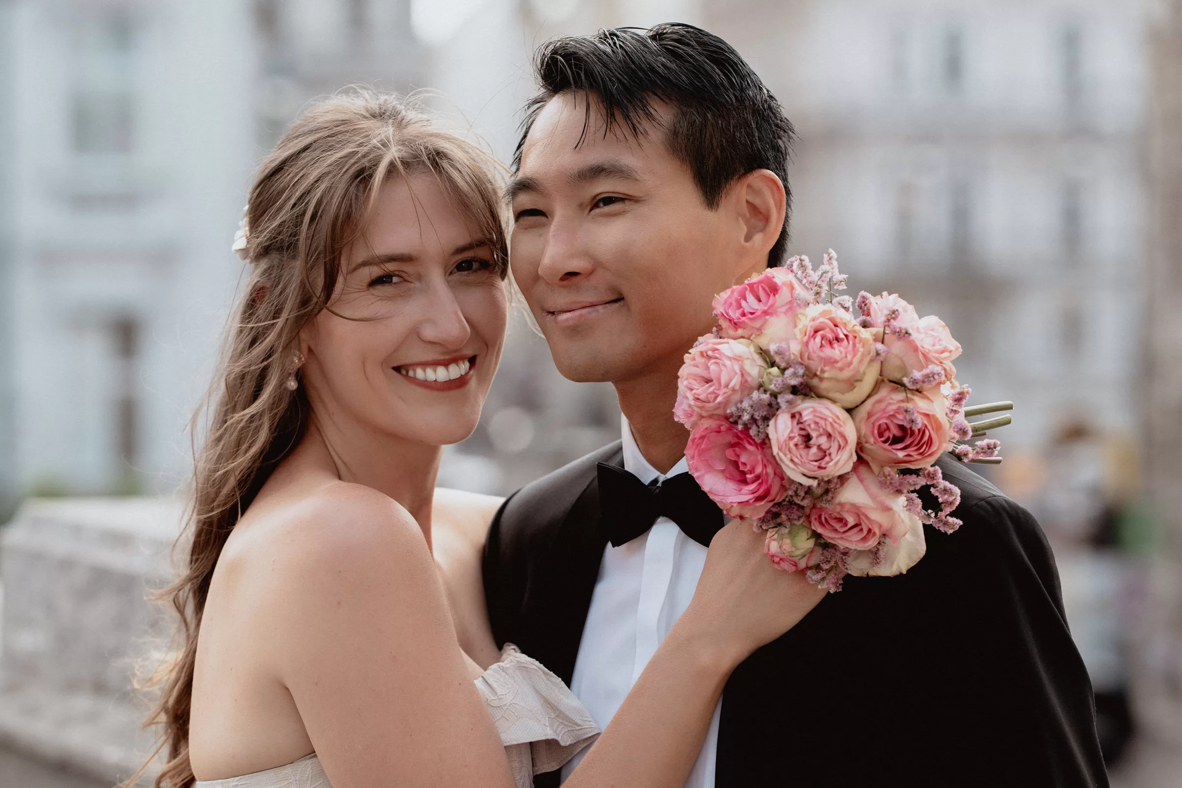 Closeup photo of a happy couple with a bouquet of flowers in Vienna