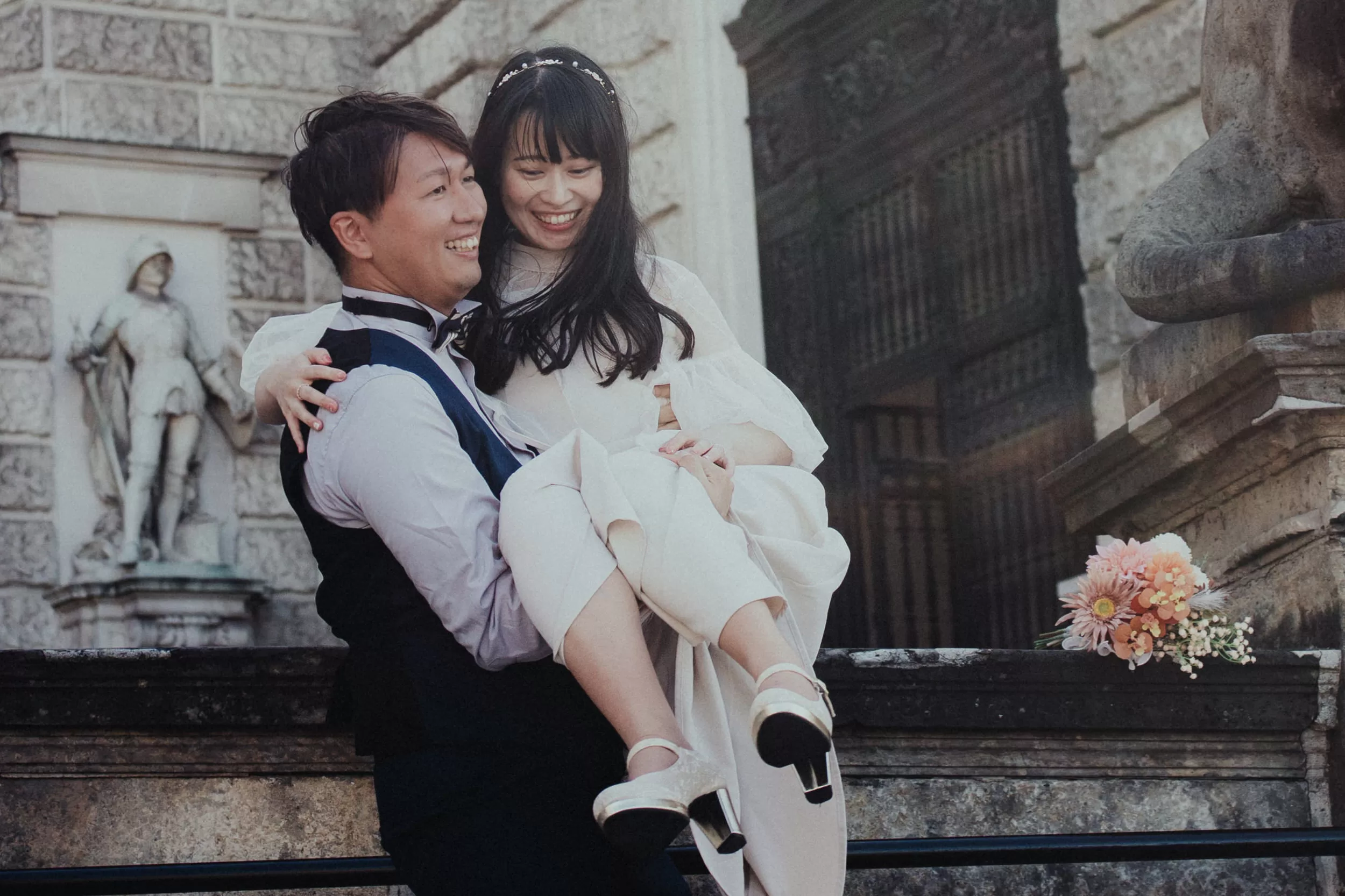 engagement photoshoot in Vienna a couple in Front of hofburg, man holding his bride