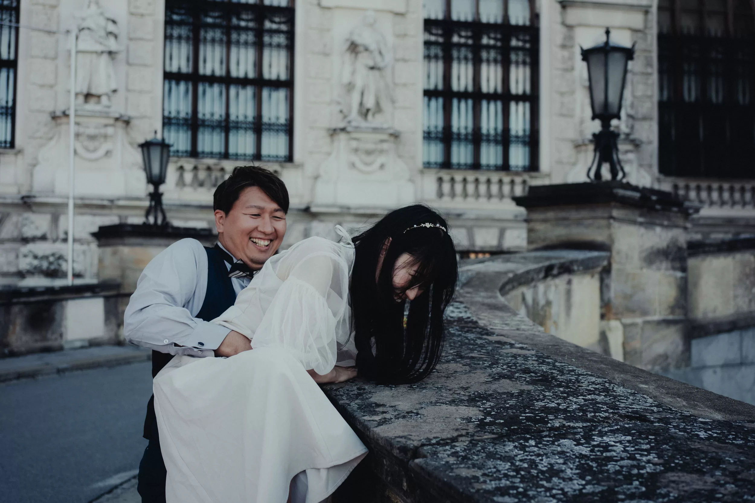 Couple walking in front of Hofburg main entrance in Vienna