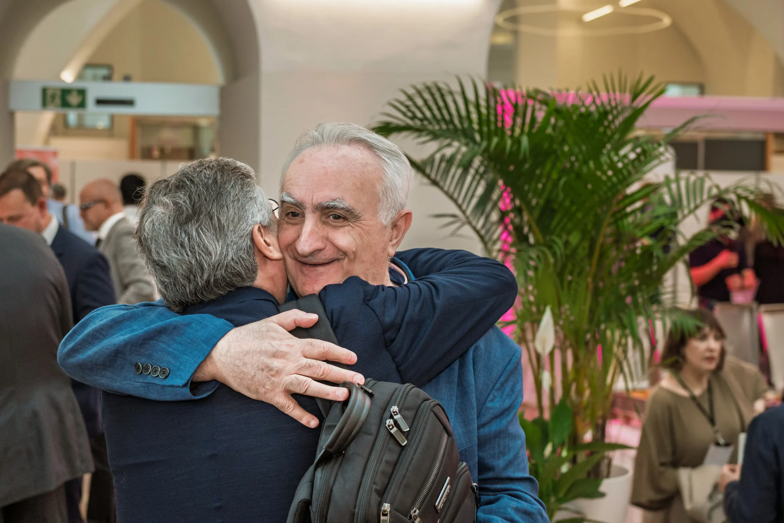 European Council on Foreign Relations Annual Council Meeting | Institutional Event Photographer Fedor Vasilev Photographer In Berlin Attendees of a political event hugging and greeting each other