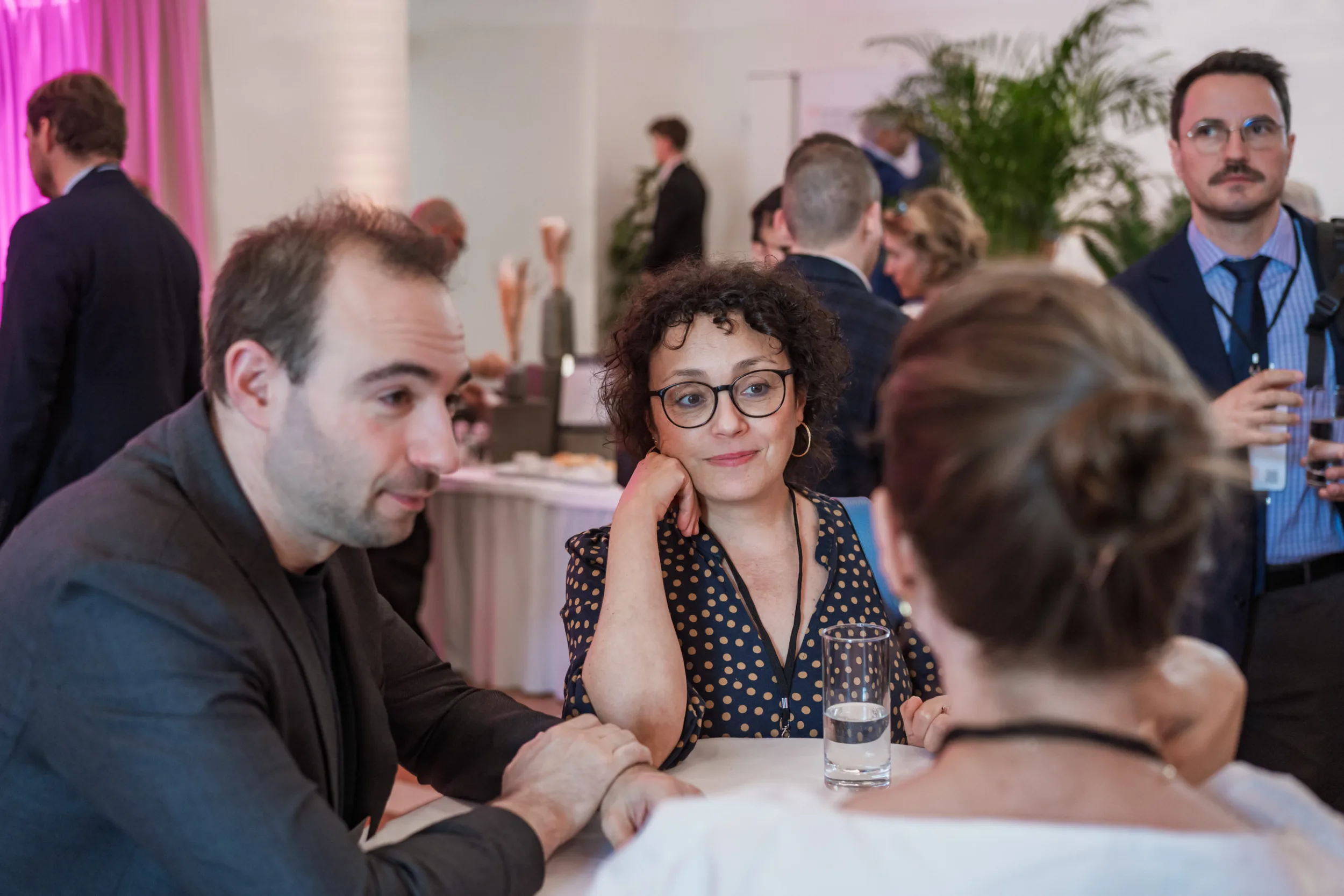 European Council on Foreign Relations Annual Council Meeting | Institutional Event Photographer Fedor Vasilev Photographer In Berlin People networking during a coffee break