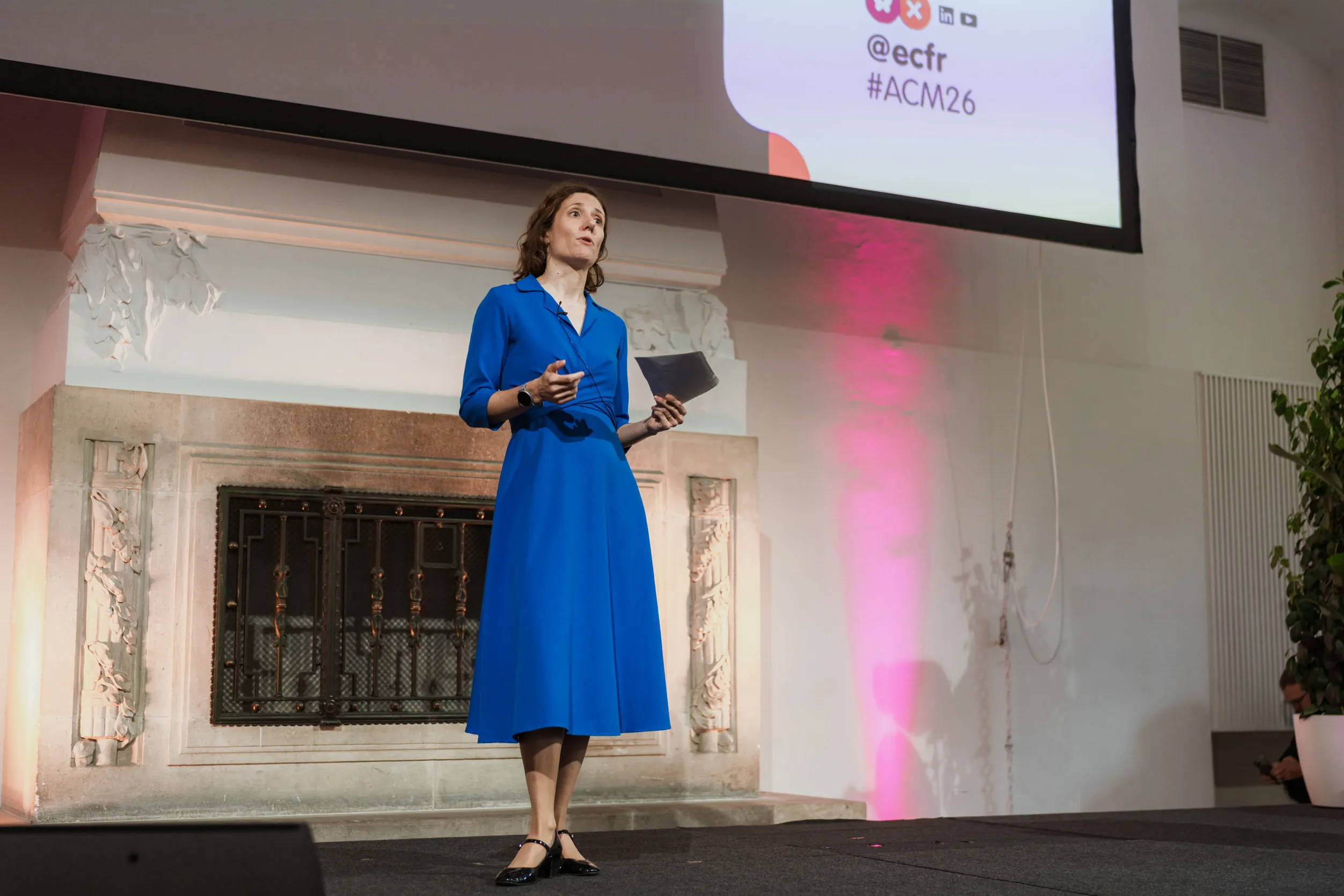 Speaker presenting during an international conference